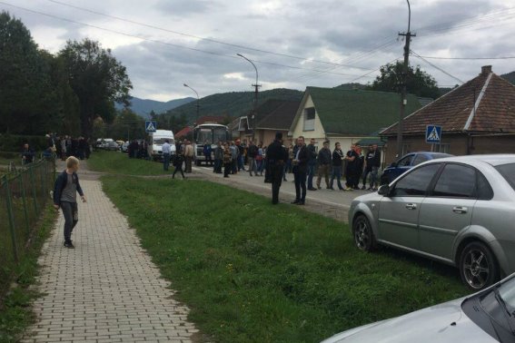 Питання водогону, через який перекривали дорогу в Поляні на Свалявщині, вирішуватимуть на сесії сільради