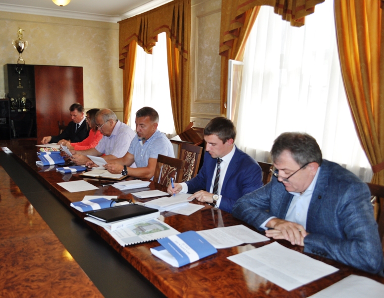 Профільна комісія облради констатувала гостру нестачу спеціалістів на виробництвах Закарпаття (ФОТО)