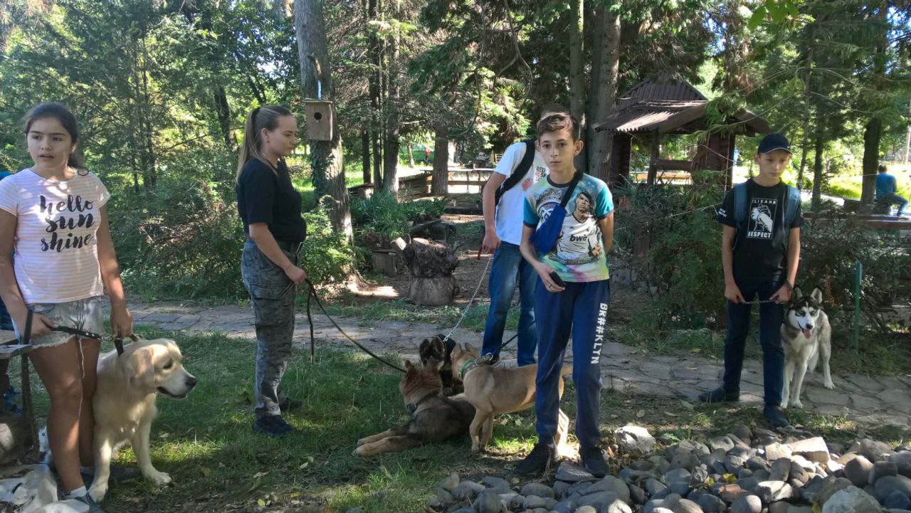 Юних мукачівців навчали дресирувати собак