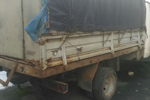 На Хустщині завантажений на торгівельній базі автомобіль травмував жінку (ФОТО)