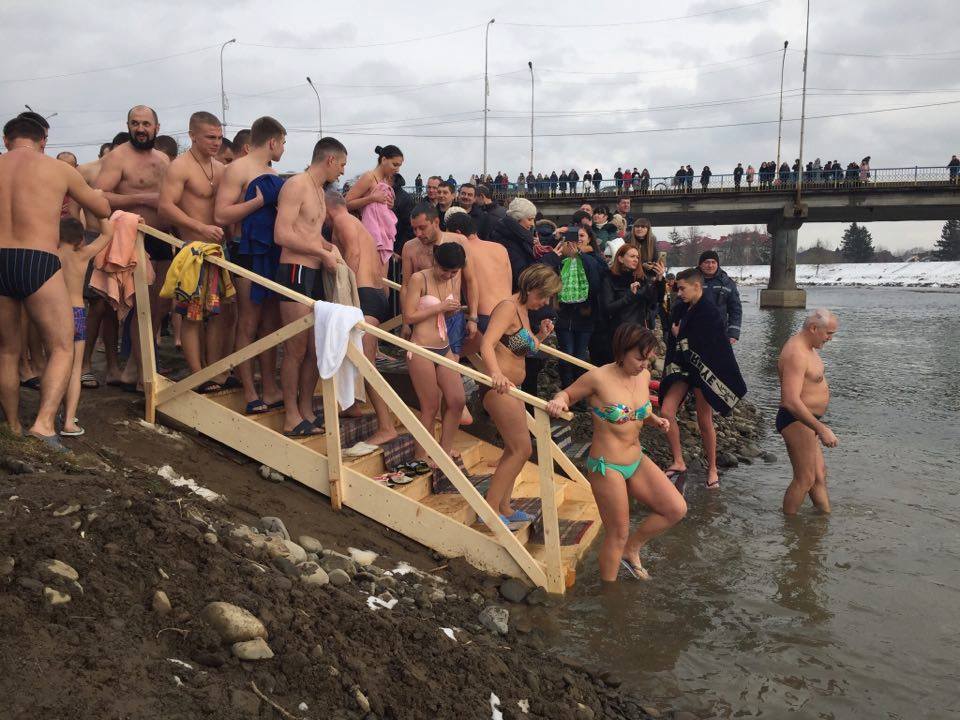 У Мукачеві теж освячували воду 