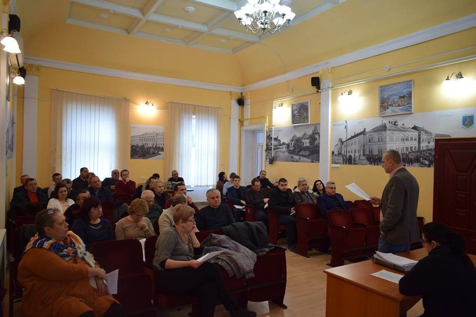 На засіданні виконкому в Берегові відкоригували тарифи на збір сміття та виділилил кошти на харчування в дитсадках (ФОТО)