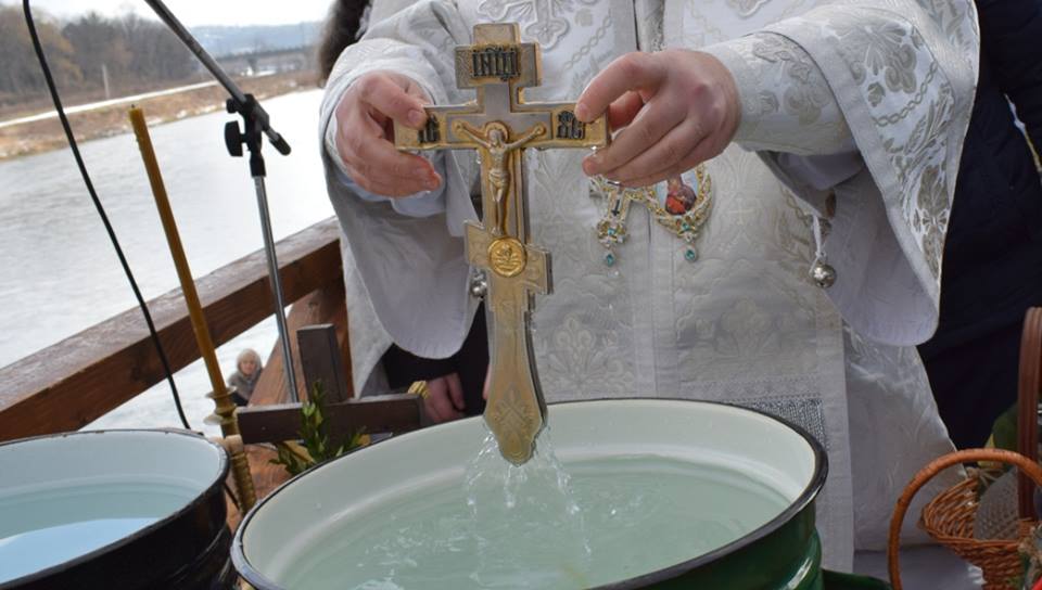 В Ужгороді відбулося велике освячення води (ФОТО)