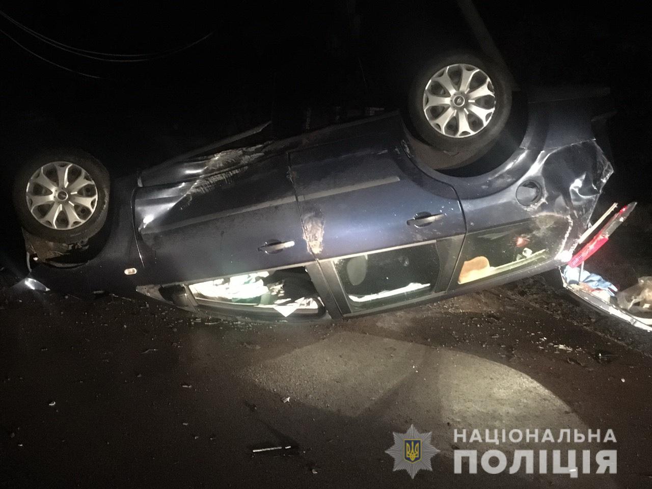 У Клячанові "п'яний" Fоrd  іноземної реєстрації врізався на швидкості в електричний стовп і перекинувся (ФОТО)