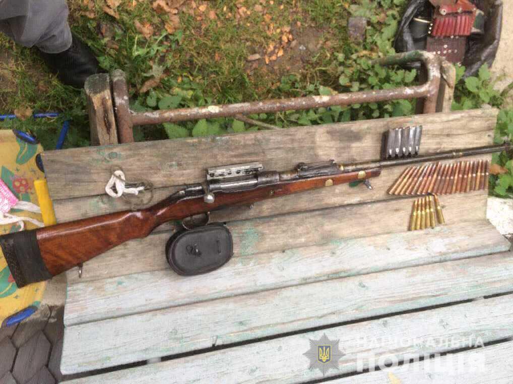 В Усть-Чорній у чоловіка вилучили незареєстровану "батьківську" гвинтівку (ФОТО)