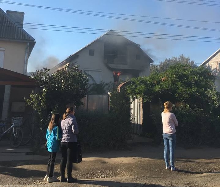 У Текові на Виноградівщині горів будинок (ФОТО)