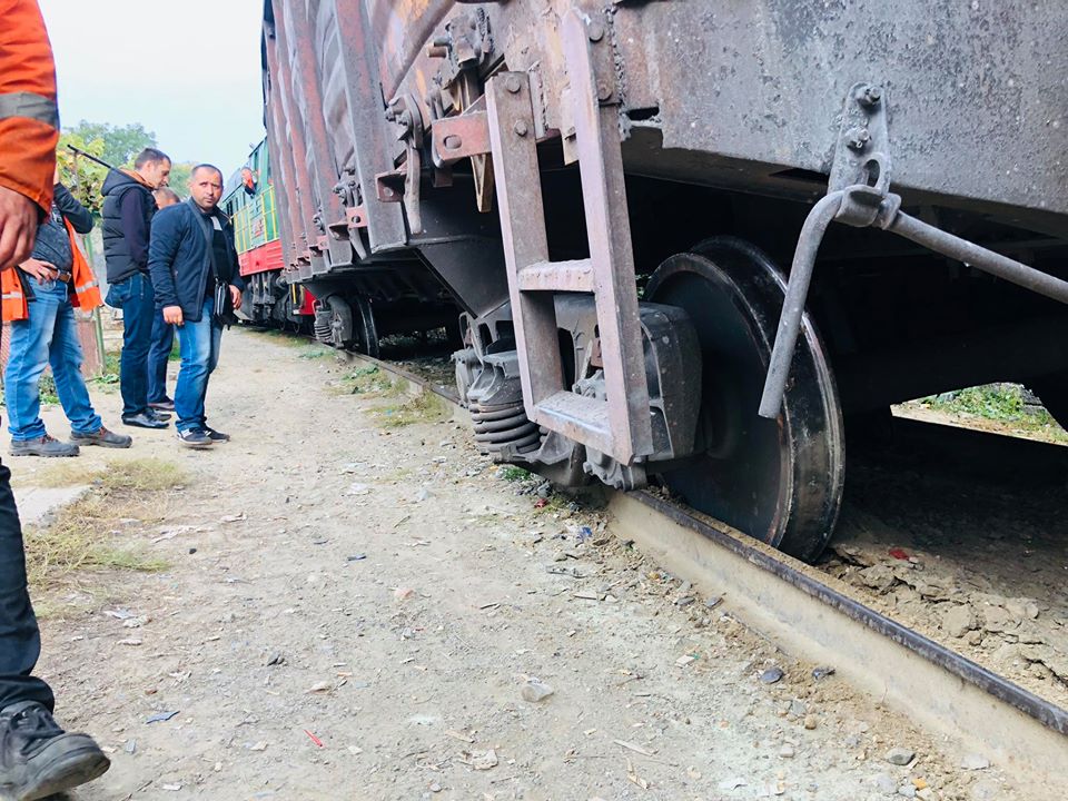 У циганському таборі в Ужгороді зійшов із рейок вантажний поїзд (ФОТО, ВІДЕО)