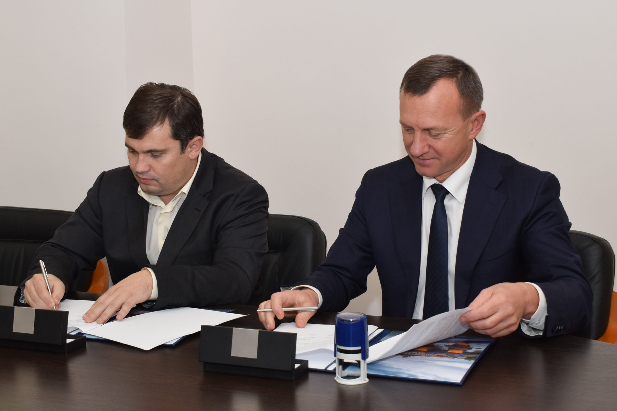 Незабаром у ЦНАПі в Ужгороді можна буде змінити ім'я та прізвище, розлучитися й отримати свідоцтво про смерть (ФОТО)