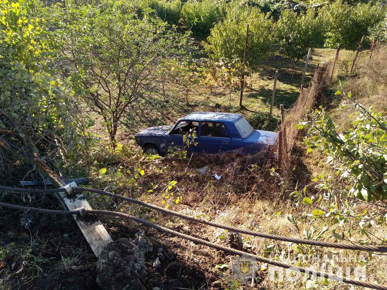 Четверо молодиків, серед яких і неповнолітній, вкрали на Берегівщині ВАЗ і, потрапивши в ДТП, залишили його в кюветі (ФОТО)