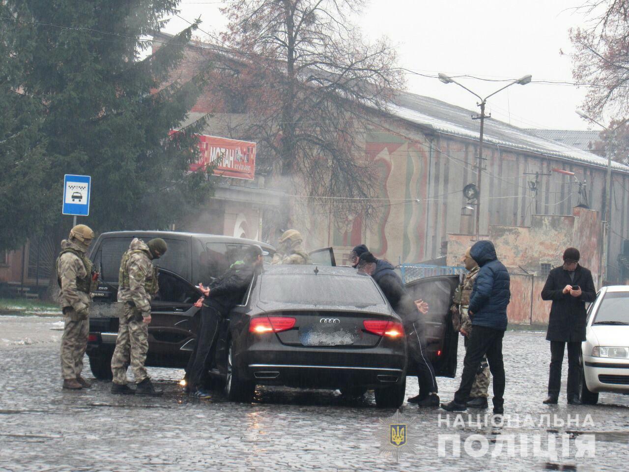 Затриманих наркоділків з Мукачева суд постановив взяти під варту, але один вже вийшов під заставу