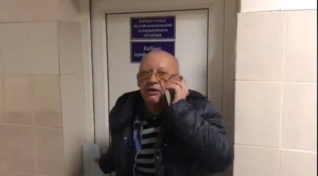 Чиновник ОДА, що на авто збив ліхтар на площ Петефі  Ужгороді, шукав можливостей видалити інформацію з Інтернету (ВІДЕО)