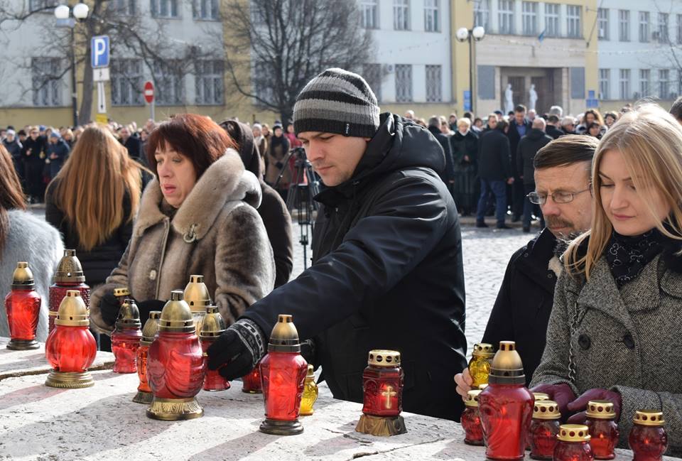 В Ужгороді відбулися офіційні врочистості на вшанування пам'яті Героїв Небесної Сотні (ФОТО)