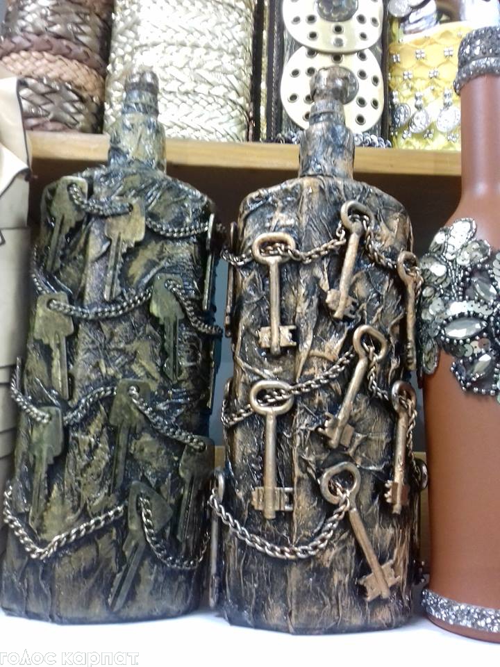 Вишивку й декупаж місцевих майстринь експонують у Виноградові (ФОТО)