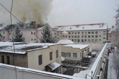 В ужгородській тюрмі, котра торік горіла, виявили порушення законодавства у сфері пожежної безпеки та цивільного захисту