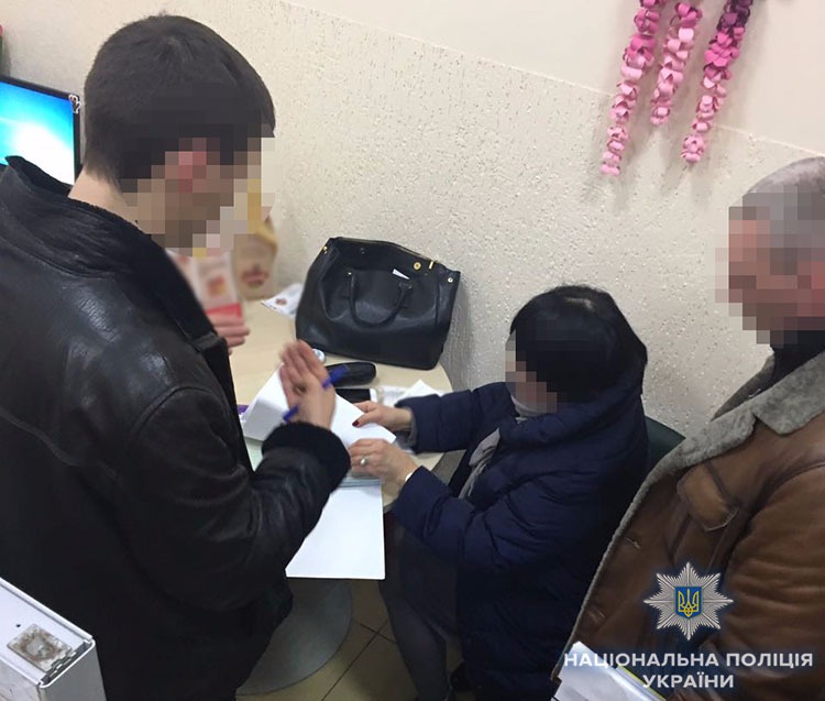 В Ужгороді голову комітету місцевого самоврядування мікрорайону затримали на 50 тис грн хабара за місце на кладовищі (ФОТО)