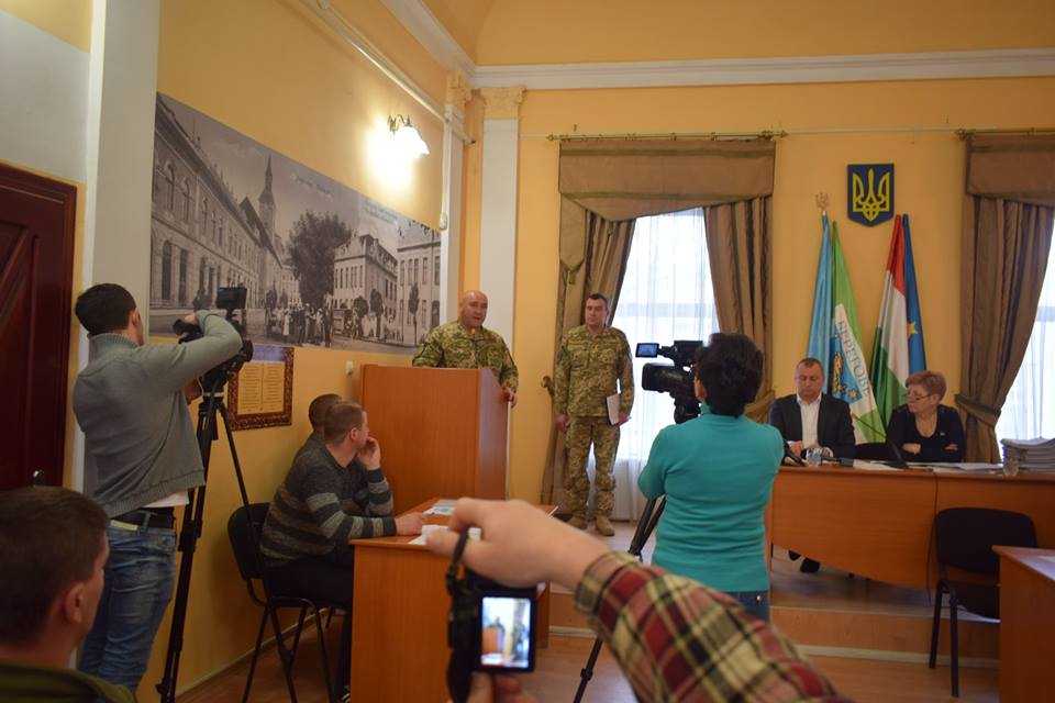 Глава МЗС Угорщини вже проти відновлення Україною військової частини в українському  Берегові