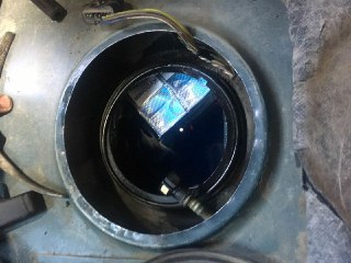 320 пачок контрабандних сигарет виявили у паливному баці в Peugeot у пункті пропуску "Ужгород" (ФОТО)