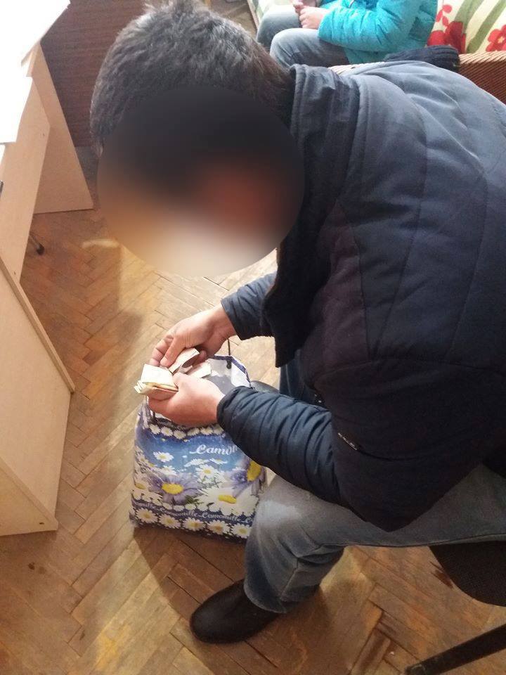 Закарпатець змушував жебракувати свою малолітню доньку в Івано-Франківську (ФОТО)