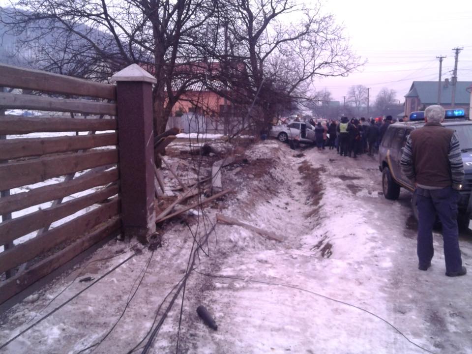 У Калинах на Тячівщині "іноземний" "Мерседес" убив 12-річну дівчинку на узбіччі (ФОТО)