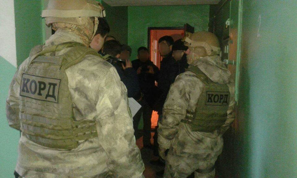Апеляційний суд залишив підозрюваних у вибуху в старому в офісі угорського товариства в Ужгороді під вартою