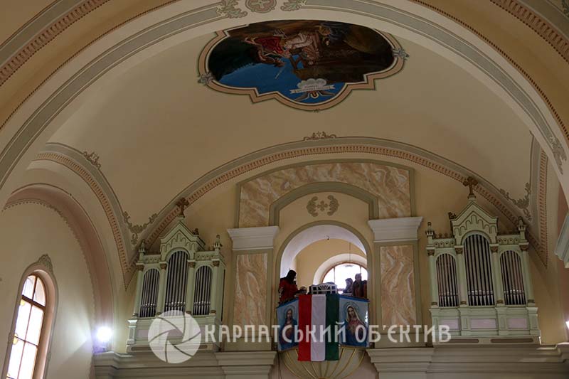 У римо-католицькій церкві Чопа за участі високопосадовців з Угорщини презентували відреставрований орган (ФОТО)
