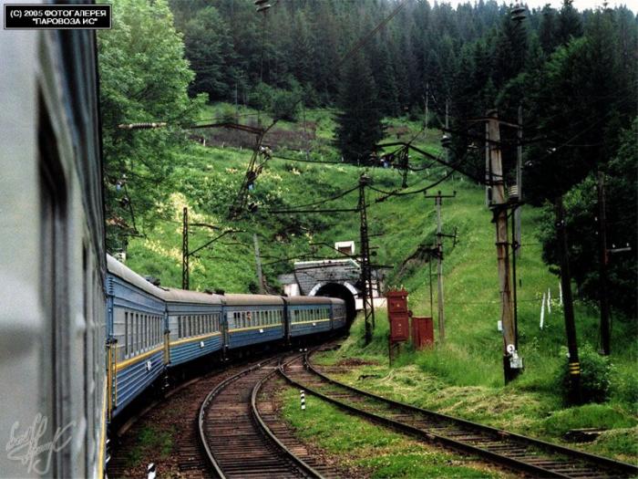 Через запуск нового Бескидського тунелю потягам на Закарпаття в травні змінили графік