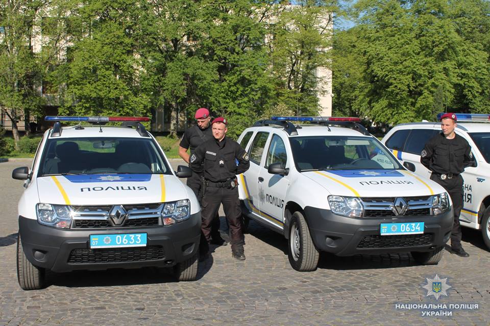 Нові автомобілі передали закарпатській роті особливого призначення та в ізолятор тимчасового тримання (ФОТО)