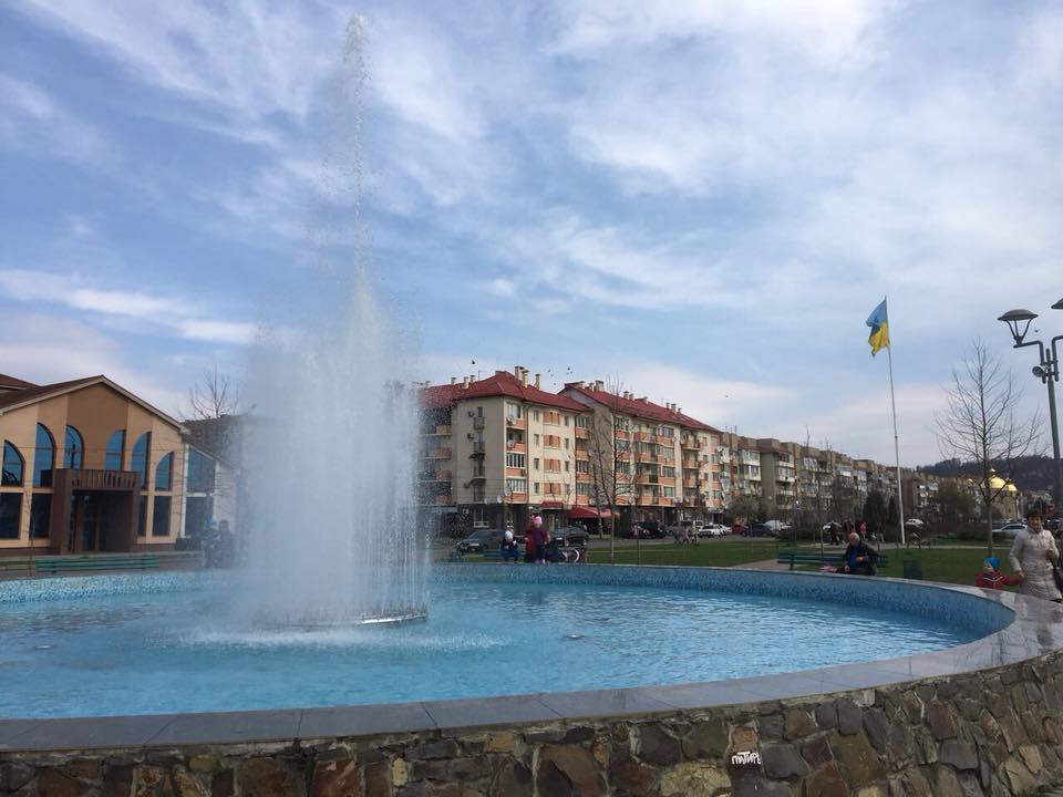 ФОТОФАКТ. У Мукачеві запустили фонтани