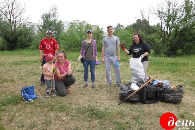 Ужгородці прибирали територію озера "Кірпічка" (ФОТО)