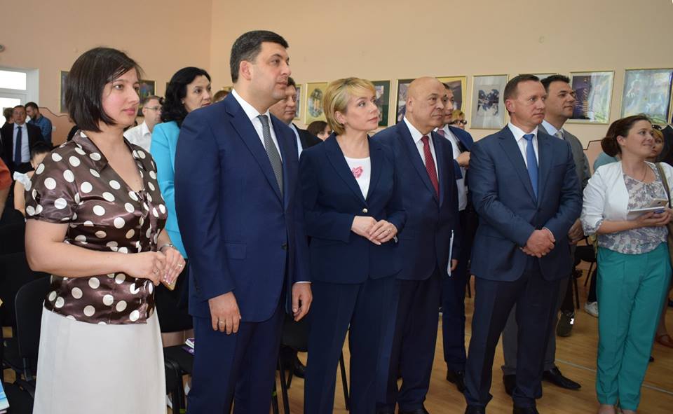 Гройсман навідався з візитом до "угорської" школи в Ужгороді (ФОТО)