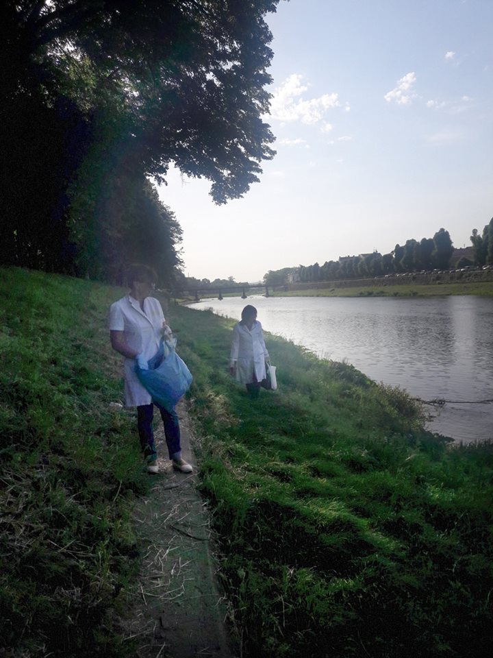 В Ужгороді "дератизовують" схили Ужа (ФОТО)