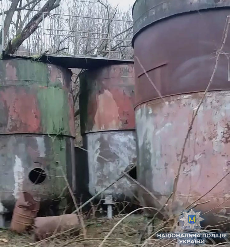 На Закарпатті очільники агропідприємства незаконно продали 11 автівок та порізали майно на металобрухт (ФОТО)