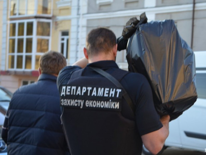 У Держгеокадастрі Закарпатської області – обшуки через хабарі за земельні ділянки