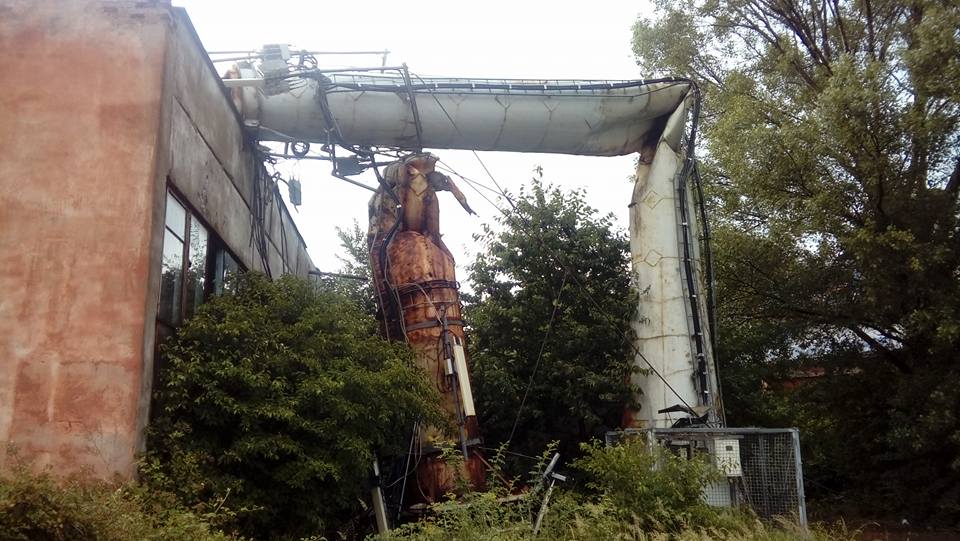 ФОТОФАКТ. В Ужгороді буревій зламав вежу з антенами передавачів