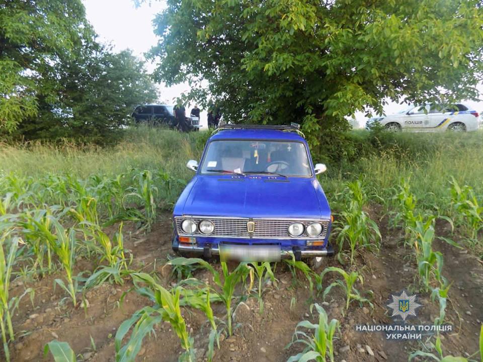 Викрадений на Хустщині в Ізі ВАЗ знайшли покинутим у Липчі (ФОТО)