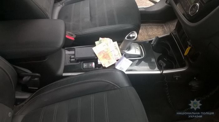 У Берегові п’яний водій намагався "викупити" своє посвідчення за понад 2 тис грн (ФОТО)