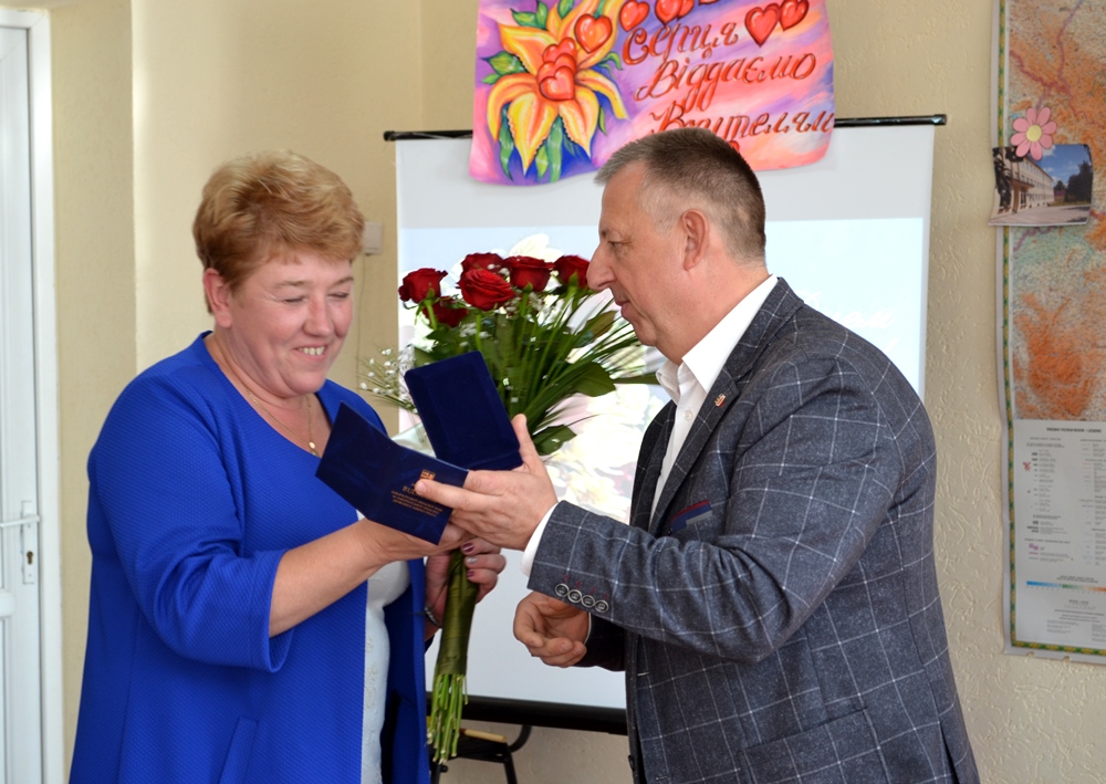Закарпатська облрада представила до нагородження премією ВР кандидатури двох освітян 