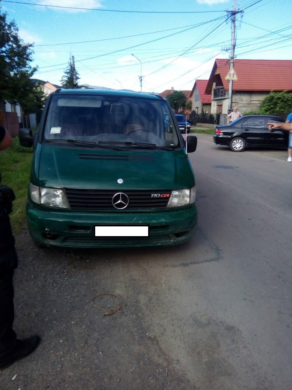 У Сваляві п'яний водій Mercedes Vіtо, ще й без водійського посвідчення, в'їхав у Mitsubishi Lаncеr