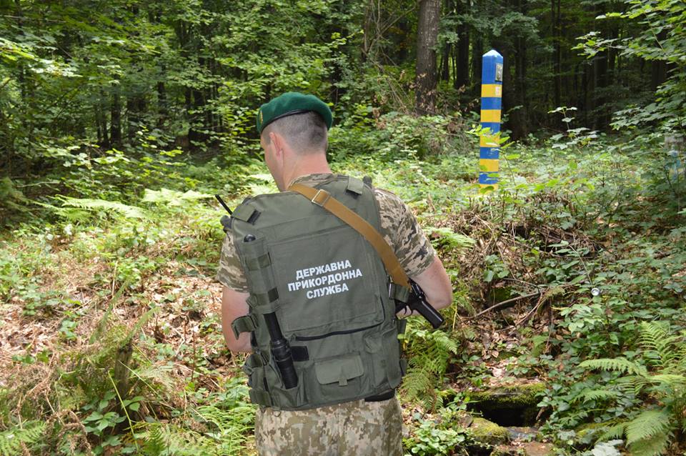 Постріли по прикордоннику на Рахівщині здійснили контрабандисти після виявлення їхнього квадрокоптера – ДПСУ
