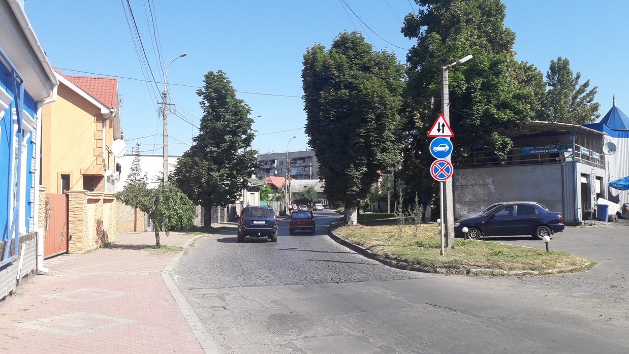 Сьогодні в Ужгороді відкриють тимчасовий двосторонній рух частиною Підградської (ФОТО)