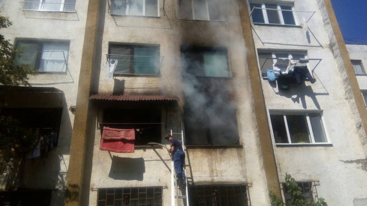 В Ужгороді під час пожежі врятовано 4-х людей, ще 10 – евакуювали (ФОТО)
