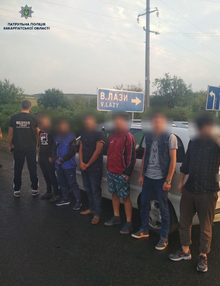 На Закарпатті зупинили польський "Опель" з росіянином за кермом і з шістьма пасажирами-іноземцями без документів (ФОТО)
