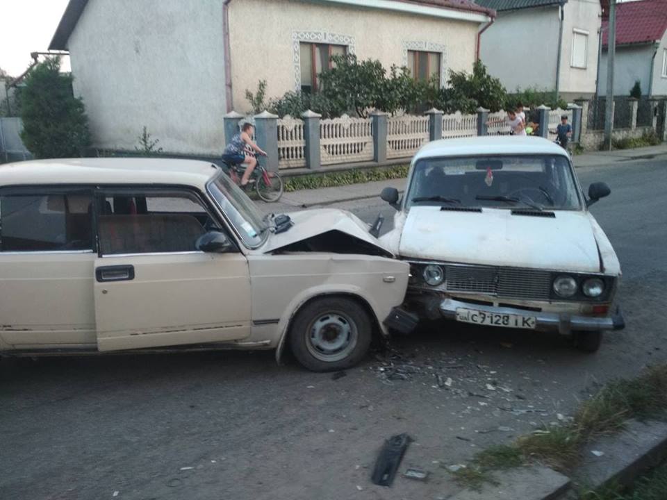 У Королеві зіткнулися двоє "Жигулів" (ФОТО)