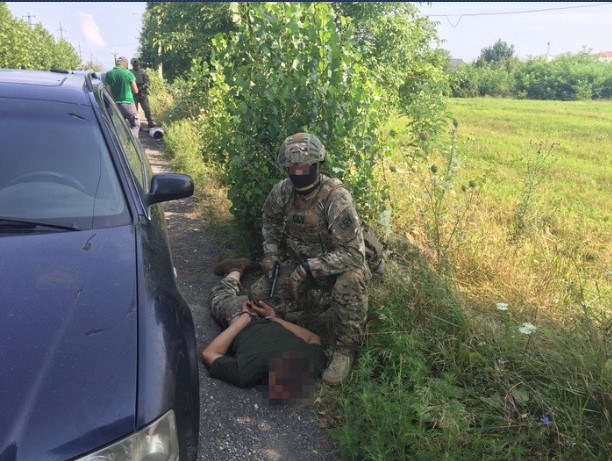 На Закарпатті затримали двох військовослужбовців, що продавали вибухівку (ФОТО)