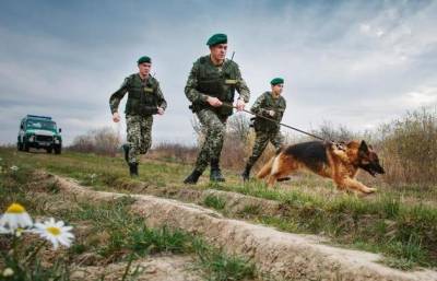 На Закарпатті затримали 12 нелегалів і встановили особи їх переправників