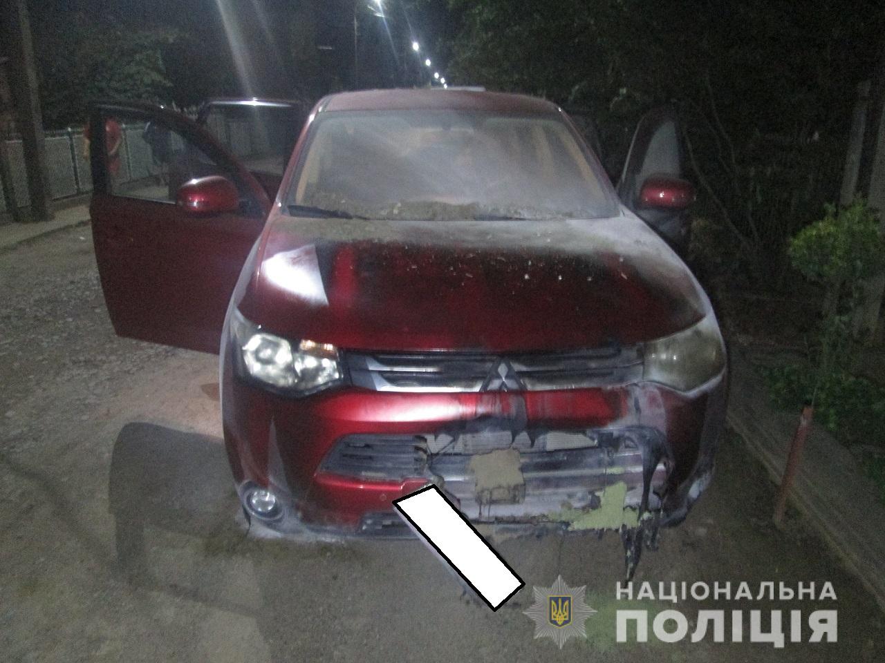 В Ужгороді горів Mitsubishi Outlander, у поліції говорять про ймовірний підпал (ФОТО)