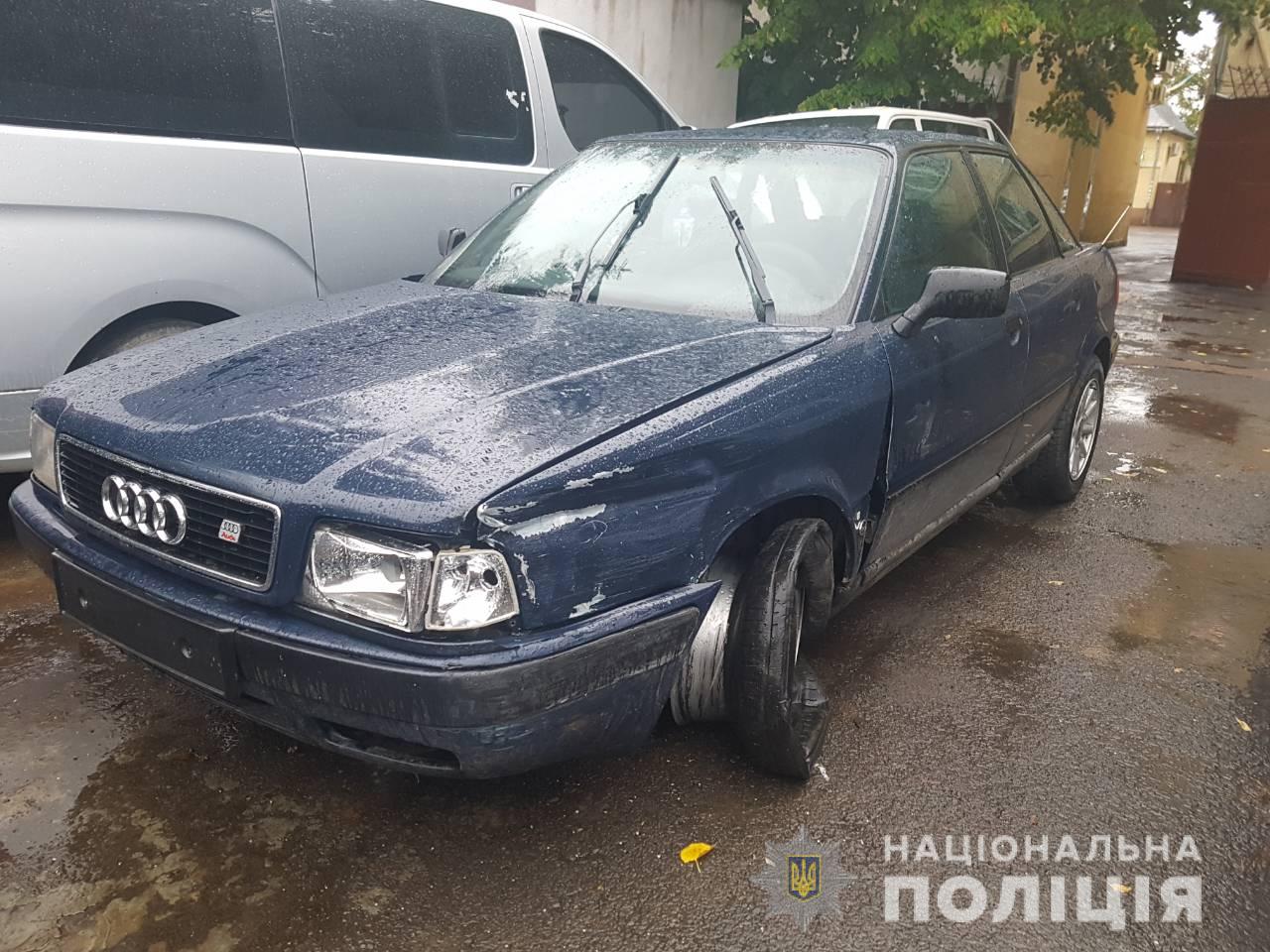 На Берегівщині п'яний водій "іноземної" Аudі, виїхавши на зустрічну смугу, зіткнувся з ВАЗом