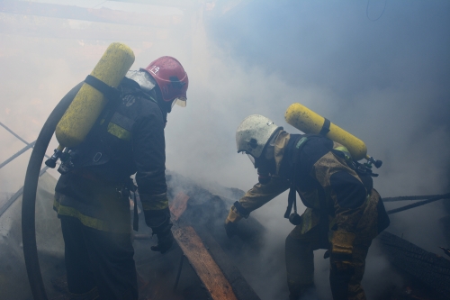 В Ужгороді горіла споруда старого лакувального цеху коледжу (ФОТО, ВІДЕО)