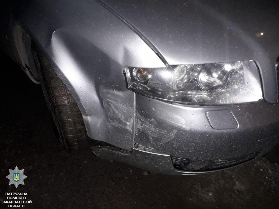 П'яна ужгородка на "Шкоді" вдарила "Ауді" на парковці та втекла (ФОТО)