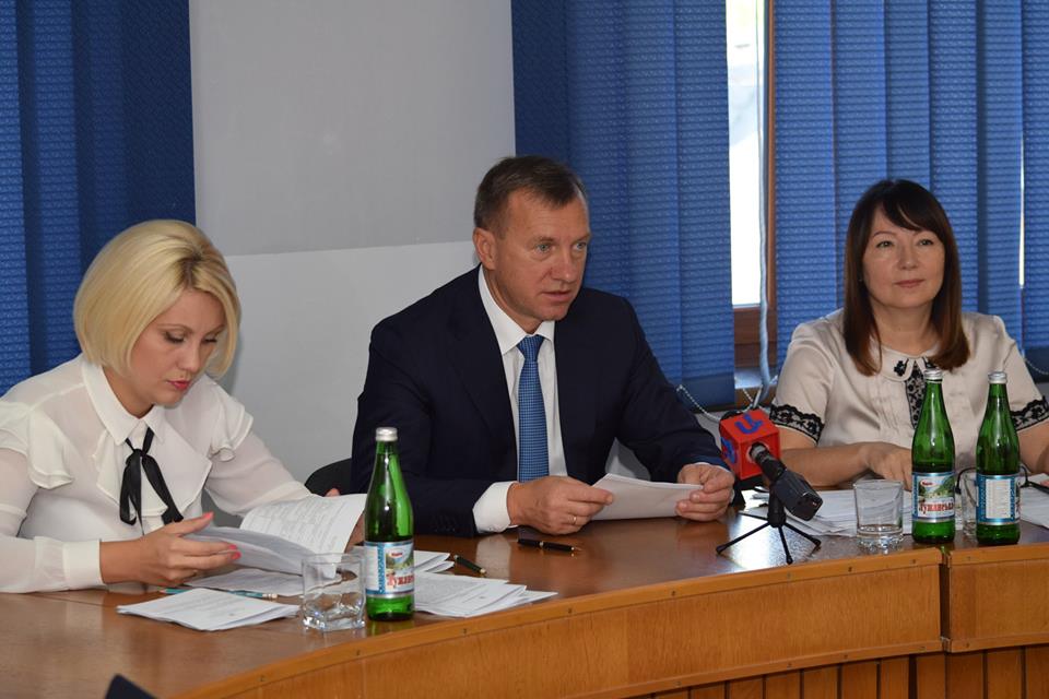 Ресторану й аптеці в Ужгороді погодили роботу в нічний час